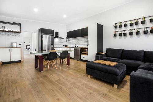 Apartamento Watt's Up Doc Sleeps 2 Modern Wifi Parking