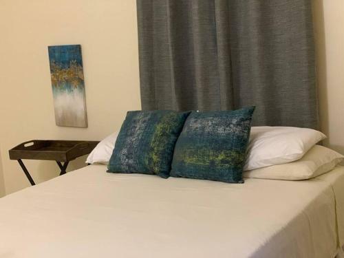 Inviting 3-bedroom Available In Drax Hall Manor