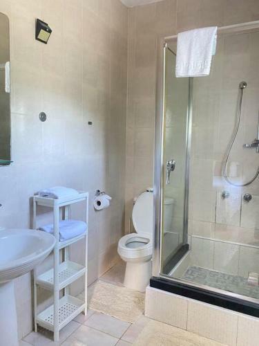 Runaway Bay 5 Bedroom Villa W/ A Large Pool. Gorgeous