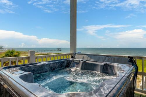 Ricky Mos' Island Oasis - 2628 Bridgeview Home