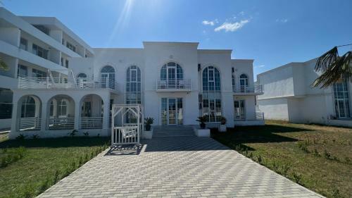 Hostal Astara Boulevard Village