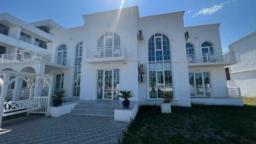 Hostal Astara Boulevard Village