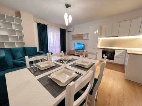 Palm Trees Apartment Durres