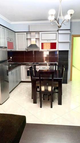 Edoni's Apartments
