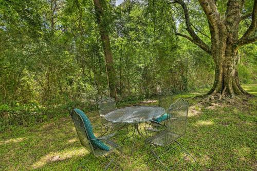 Charming Countryside Home With Covered Porch!