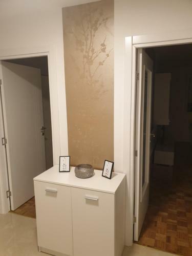 Elena Apartman