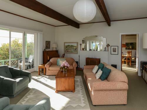 Jacaranda Lodge - Napier Hill Holiday Home