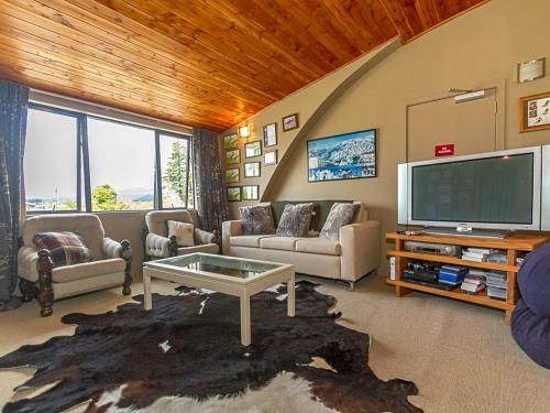 Waimarino Lodge - National Park Holiday Home