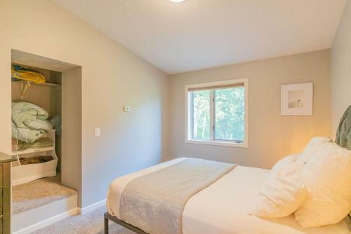 The Chetana Ridge Cabin