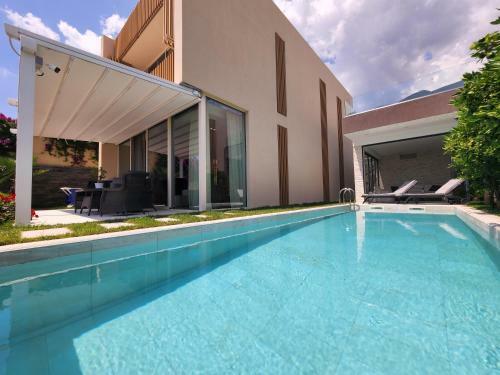 Unique Swimming Pool Villa 68