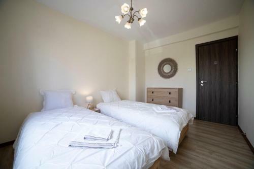 Modern 2 Bedroom, Sea View Apartment.
