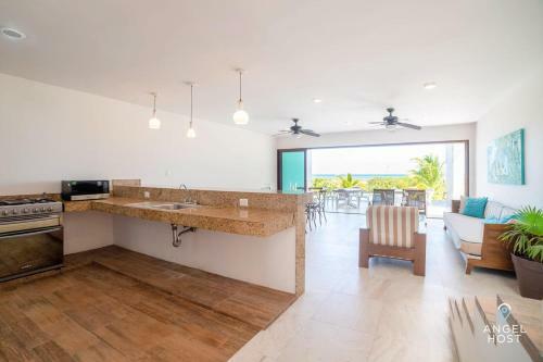 Family Beachfront Home With Private Pool Steps To The Sea