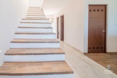 Family Beachfront Home With Private Pool Steps To The Sea