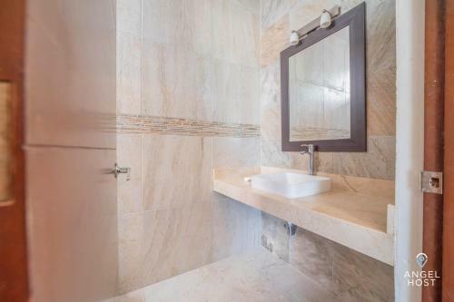 Family Beachfront Home With Private Pool Steps To The Sea