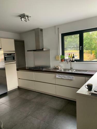 Groot Modern Huis Met Priv� Kamer
