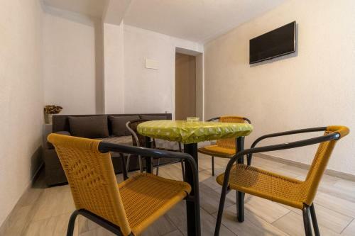 Hostal Apartments Bo?ena