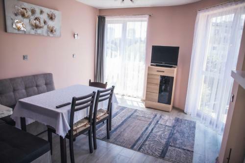 Bright Apartment For 5 Guests With Free Parking