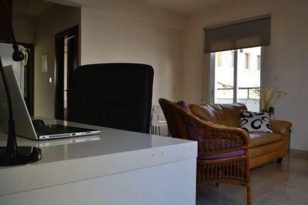 Entire 1-bedroom Apartment Centrally Located