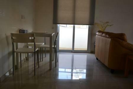 Entire 1-bedroom Apartment Centrally Located