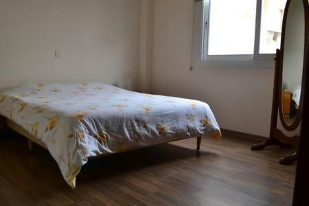 Entire 1-bedroom Apartment Centrally Located