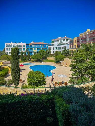 Marina Limasool 3 Bedroom Apartment & Pool