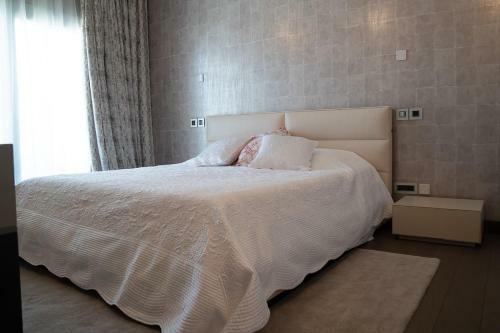 Luxury Villa Next To Parklane Hotel.
