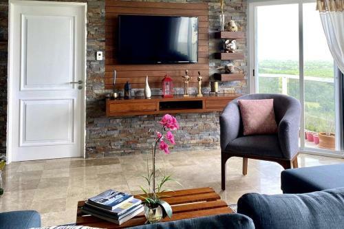 Socoa Apartment With Amazing Jungle View & Ocean Access