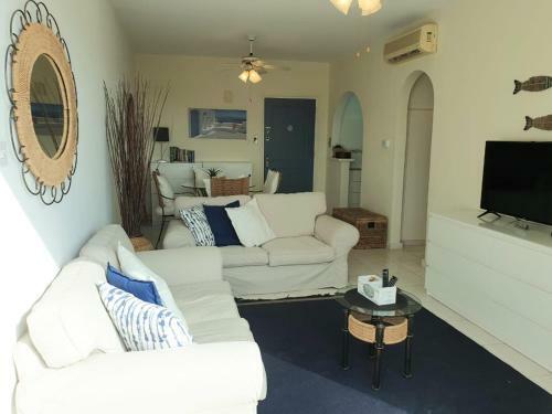 Regina Gardens - Stylish Modern 1 Bedroom Apartment
