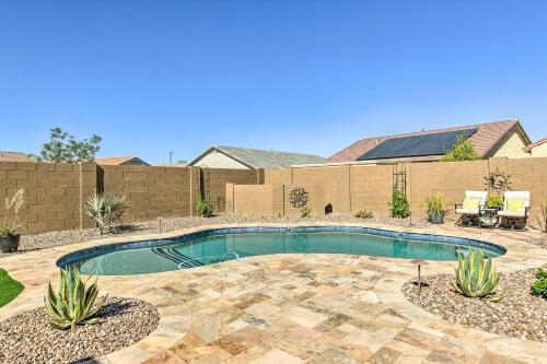 Delightful Florence Retreat Backyard With Pool