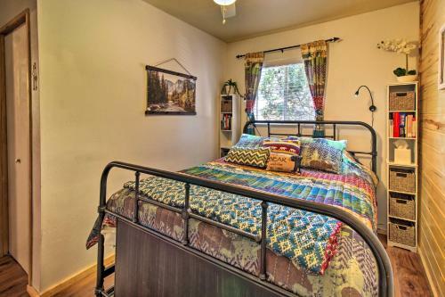 Serene Family Cabin With Fire Pit And Jungle Gym!