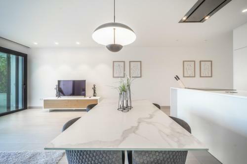 Spectacular Apartment In Las Colinas - Ls21lc
