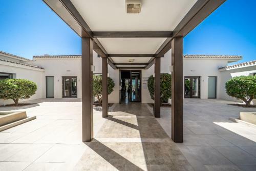 Spectacular Apartment In Las Colinas - Ls21lc