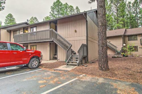 Apartamento Charming Pinetop Condo With Fireplace And Balcony