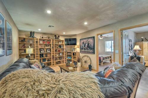 Huge Hualapai Cabin With Patio Above Kingman!