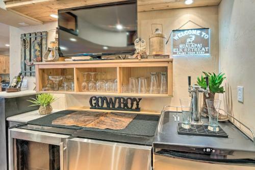 Huge Hualapai Cabin With Patio Above Kingman!