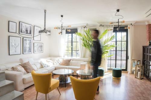 Street Level Apartment. Swimming Pool, Wifi,