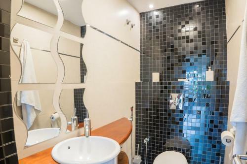 Street Level Apartment. Swimming Pool, Wifi,