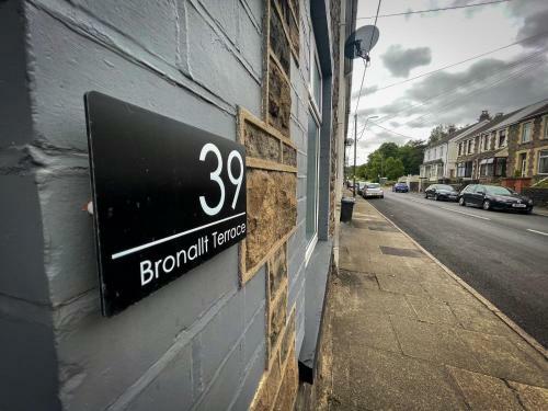 Captivating House In Aberdare Sleeps 6 Near Brecon