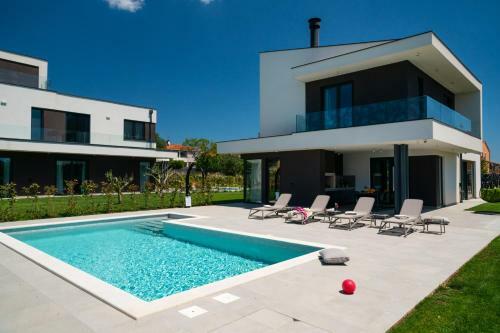 Villa Arestea With Sea View And Wellness