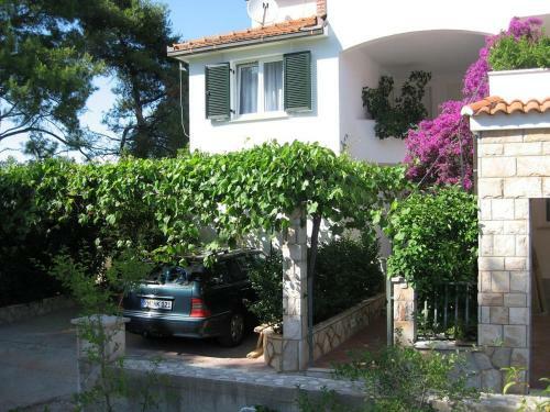 Apartments Jole - 70m From The Sea