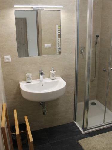 Apartment Slune?n� Louka