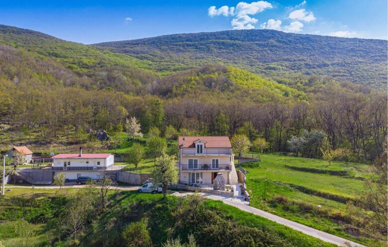Nice Home In Vrlika With Wifi And 4 Bedrooms