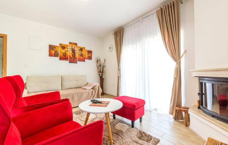 Nice Home In Vrlika With Wifi And 4 Bedrooms