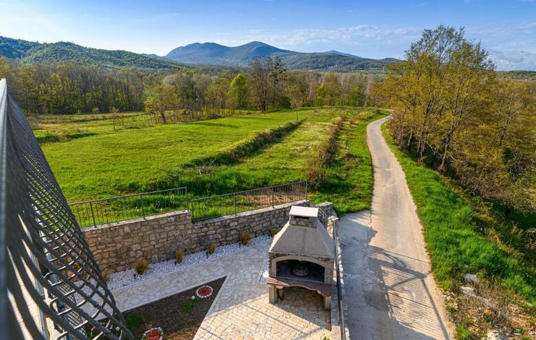 Nice Home In Vrlika With Wifi And 4 Bedrooms
