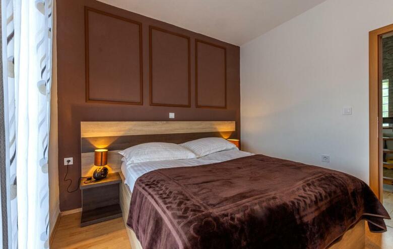 Nice Home In Vrlika With Wifi And 4 Bedrooms