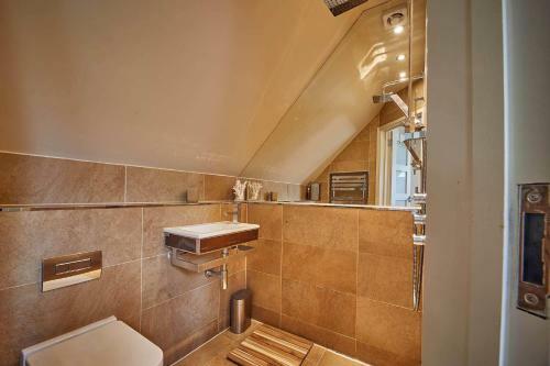 Garden Stable At Hallsteads: Luxury Stone Cottage, With Parking