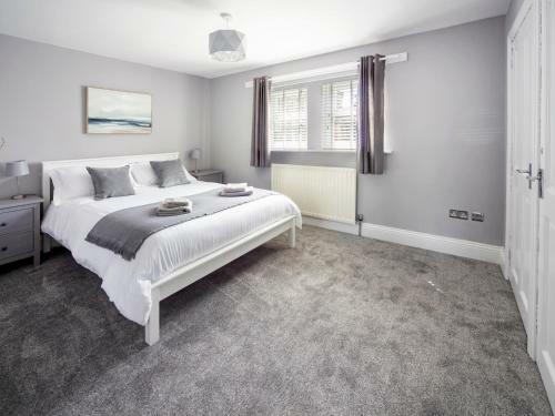 1 Wesley Mews