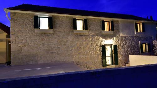 Charming And Authentic Stone Villa Stani?