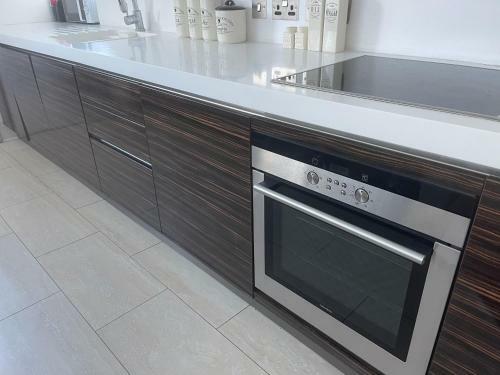 Modern 1 Bed Penthouse Apartment In Private Estate