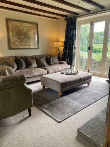 Country Cottage With Great Outside Space & Views